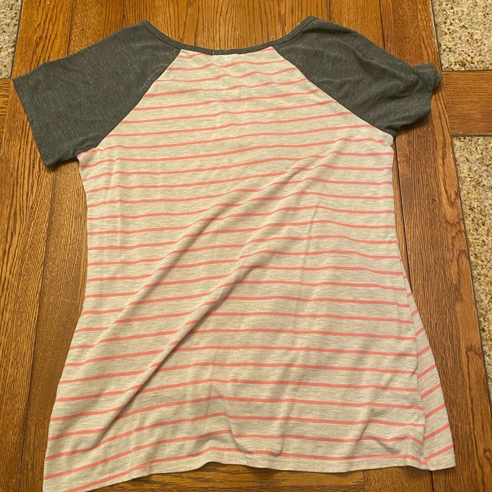 Maurices Size Medium T-Shirt